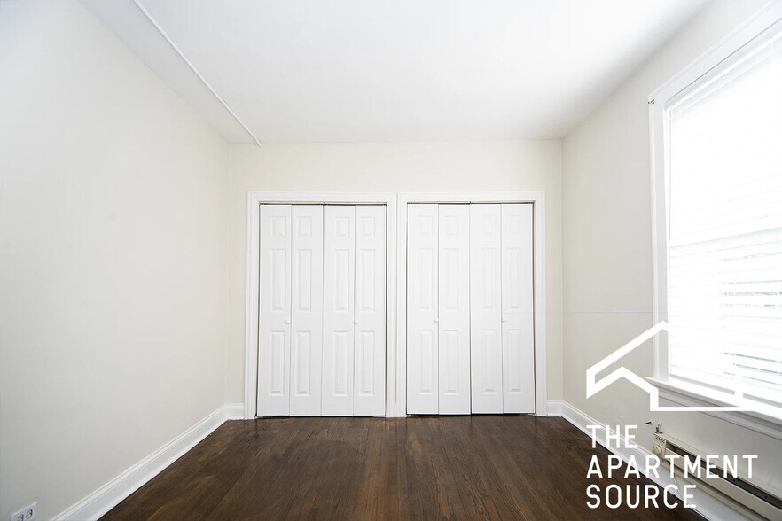 Building Photo - 918 Green Bay Rd