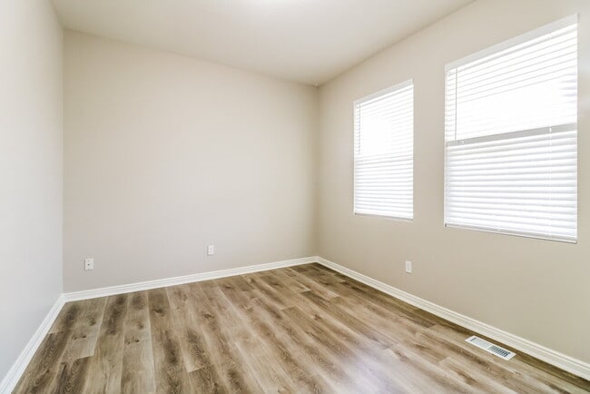 Building Photo - 8818 Jefferson Dr