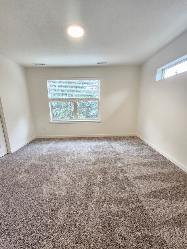 Building Photo - 7416 W Swain Ln