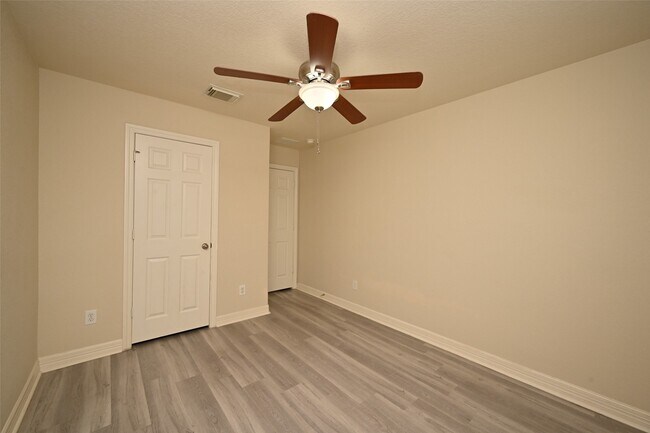 Building Photo - 1506 York Creek Dr