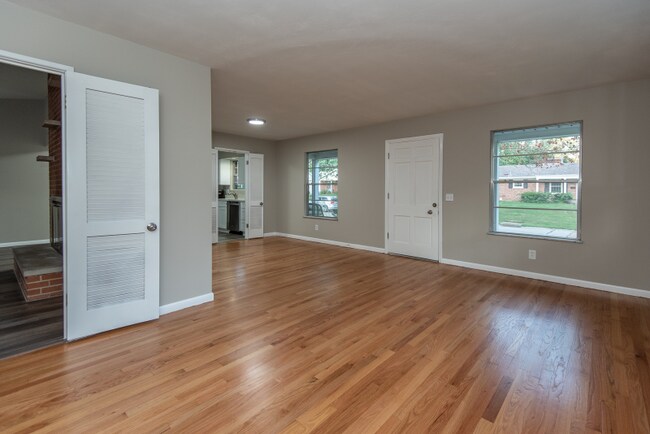 Building Photo - 1014 Romine Dr