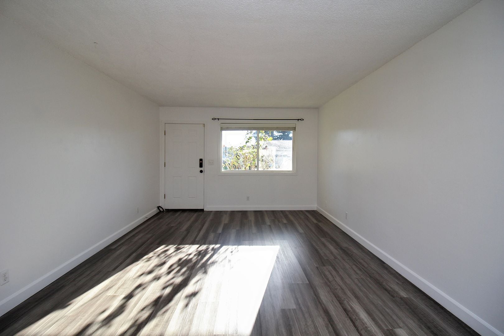 Building Photo - 6237-6239 SE Fern Ave