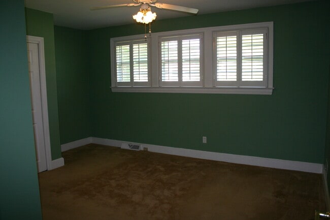 Building Photo - 1116 Deerwood St