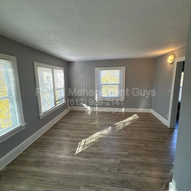 Building Photo - 4216 N Bryant Ave