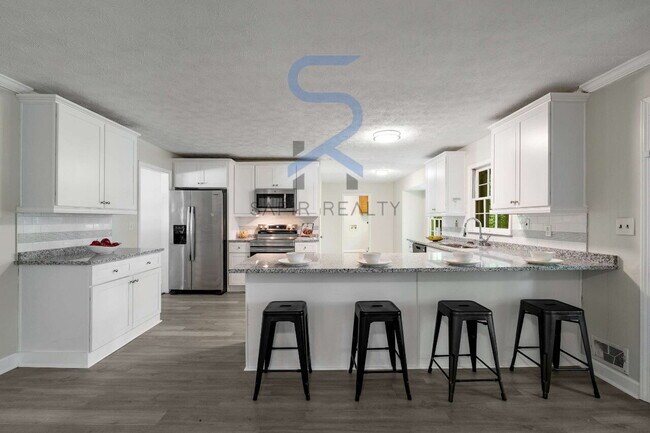 Building Photo - Move in before October 15th and get $100 O...