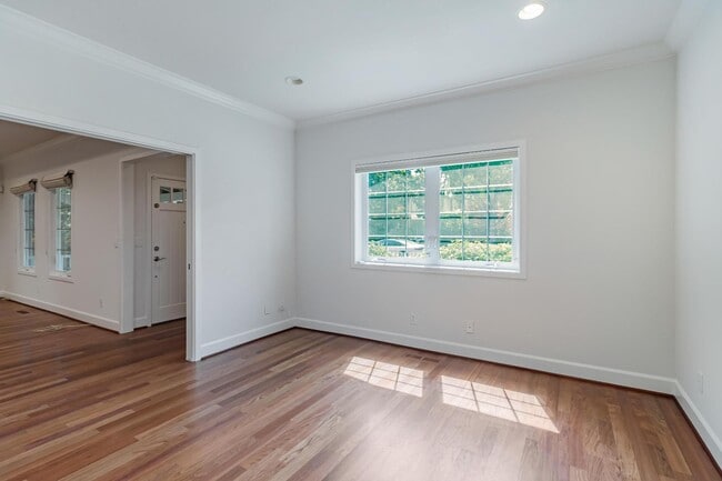 Building Photo - 130 Heather Ln