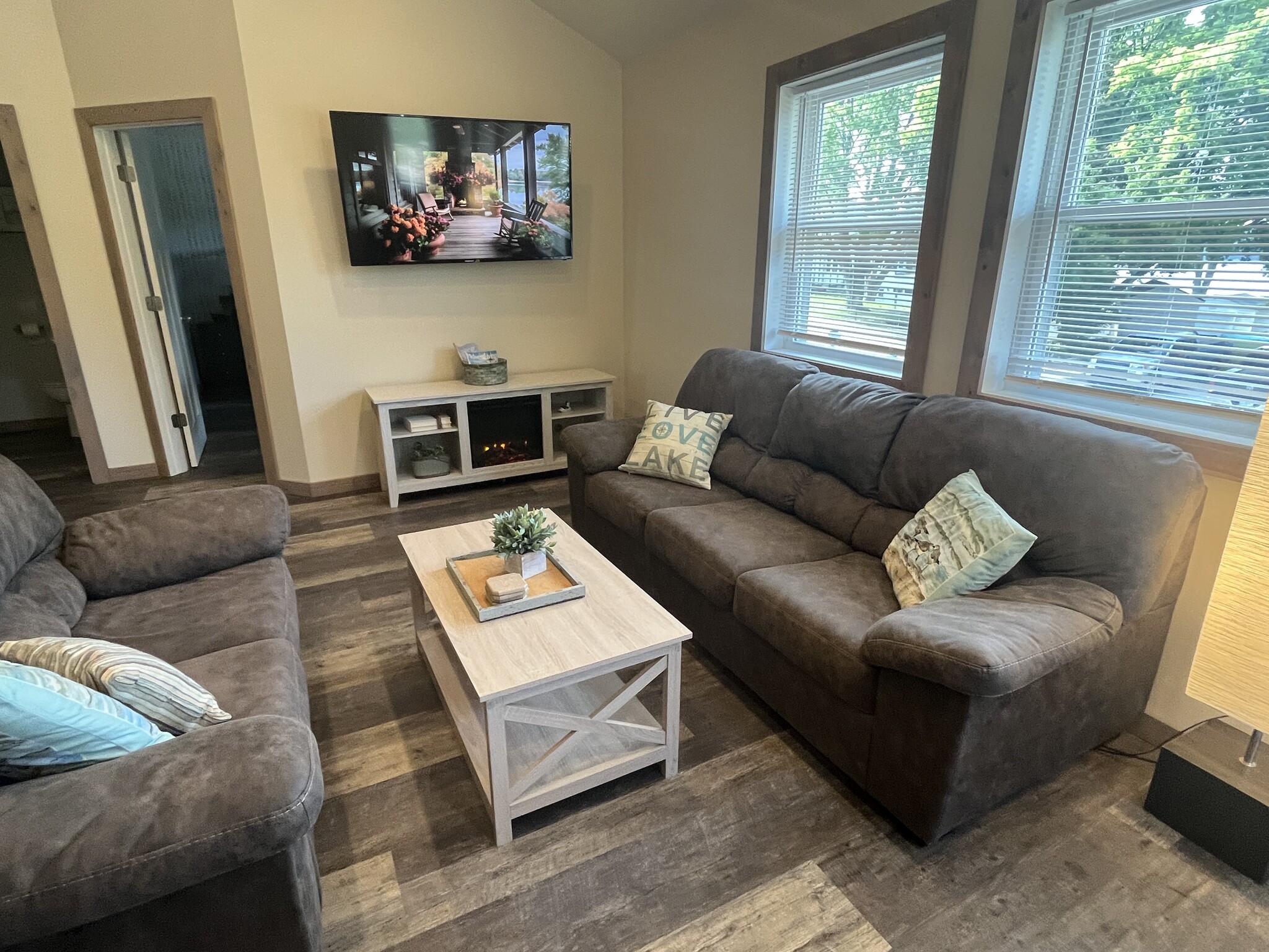 Living room - 6023 Barnhart Rd
