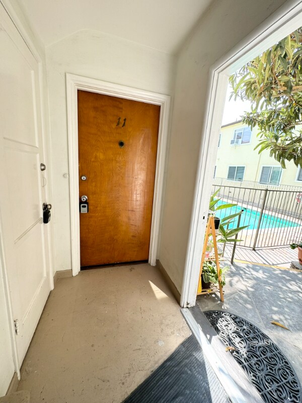 Building Photo - 905 N Sweetzer Ave