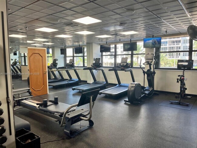 Building Photo - 5757 Collins Ave