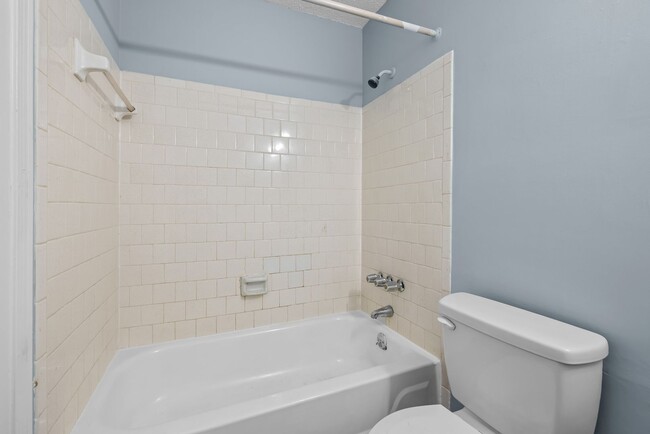Building Photo - Charming 3 Bedroom, 2 Bathroom house