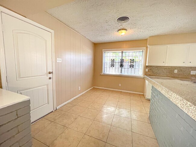 Building Photo - 2815 Monticello Dr
