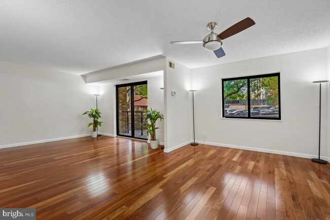 Building Photo - 5904 Mt Eagle Dr