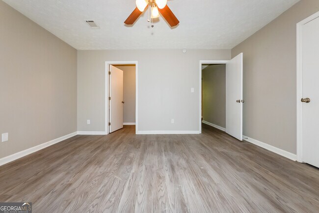 Building Photo - 5720 Twain Dr