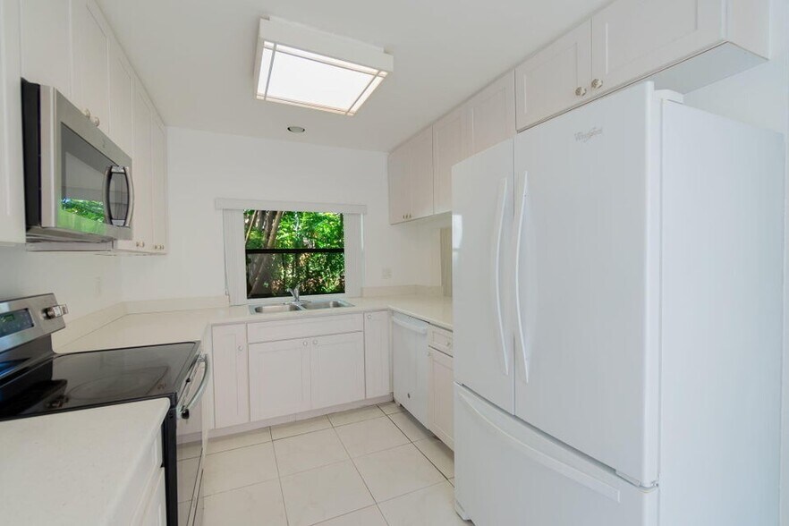 Building Photo - 6090 Aloma Ln