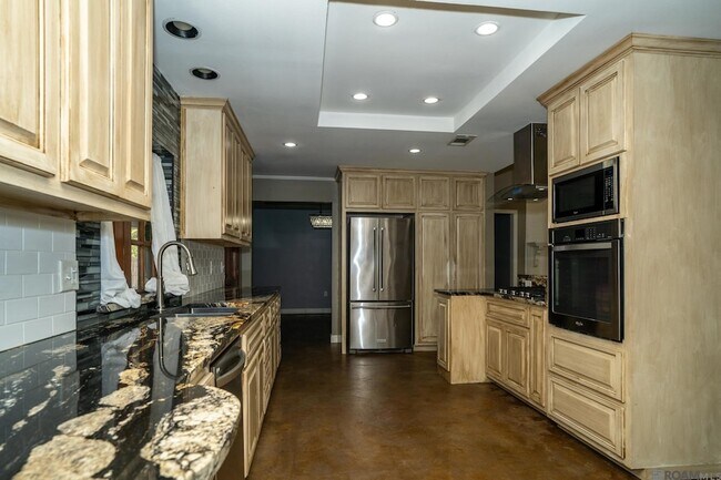 Building Photo - 3736 Sessions Dr