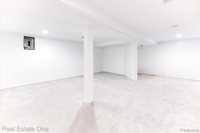 Building Photo - 1631 S Hill Blvd