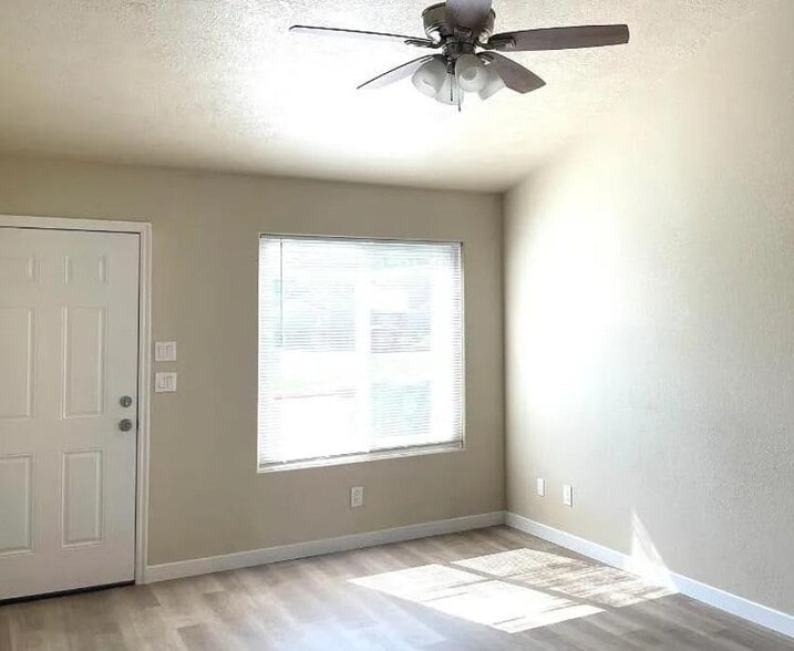 Building Photo - 1004 W 180 S