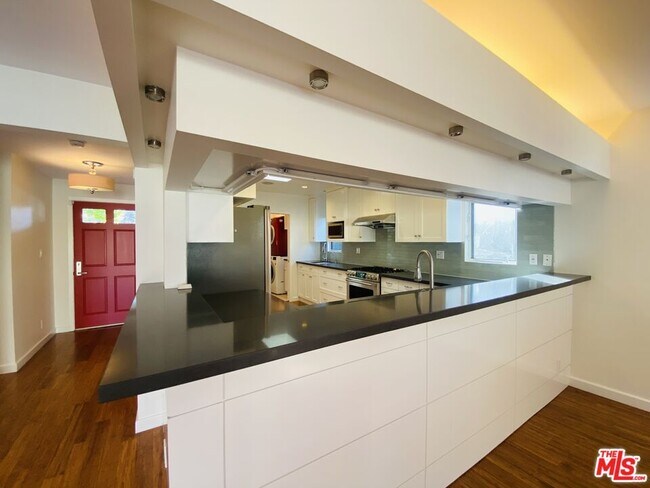 Building Photo - 3392 McLaughlin Ave