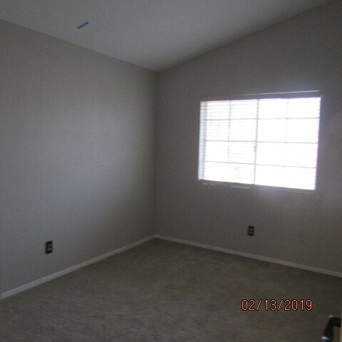 Building Photo - Gorgeous home with upgrades and move in ready