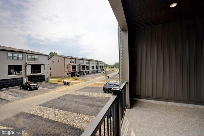 Building Photo - 324 E Grn St