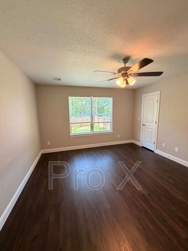 Building Photo - 209 Munson St