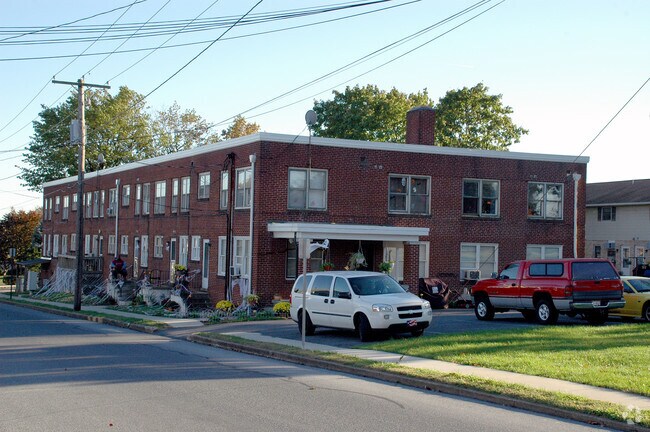 Building Photo - 300 N Hanover St