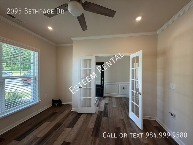 Building Photo - 2095 Bethpage Dr