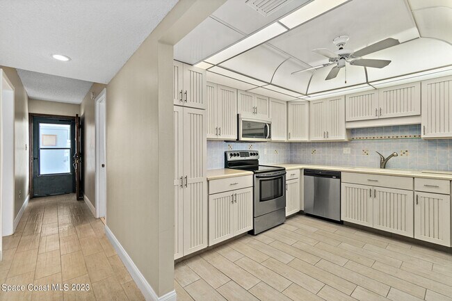 Building Photo - 205 S Banana River Blvd