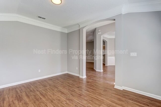 Building Photo - 1704 Dartmoor Ln