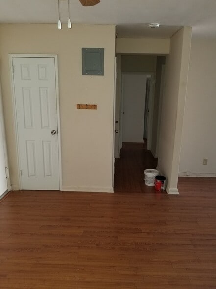 Building Photo - 3 Sadore Ln