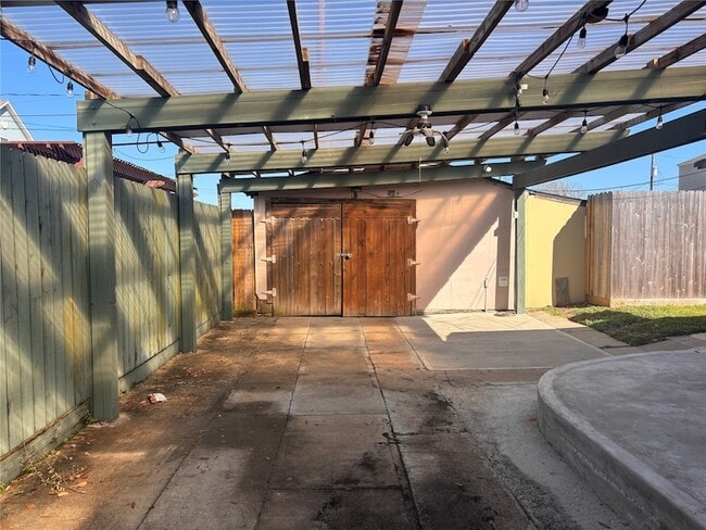 Building Photo - 1310 Harris Way