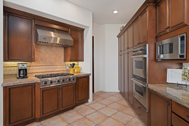 Building Photo - 79365 Mandarina