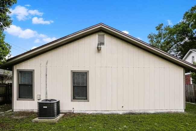 Building Photo - 4511 Ramona Blvd