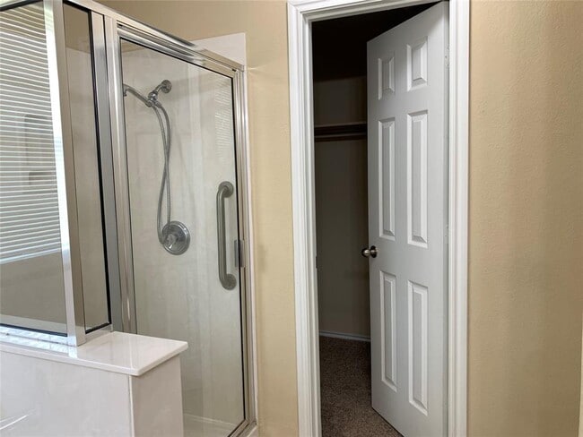 Building Photo - 2338 Green Meadows Ln