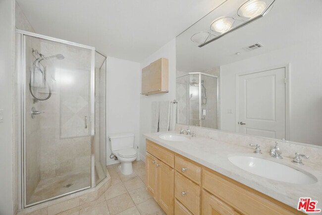 Building Photo - 2125 S Bentley Ave