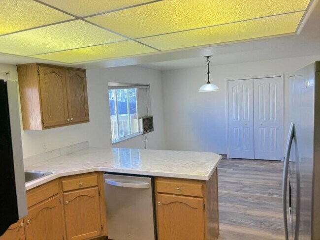 Building Photo - 465 Meadowlark Ln