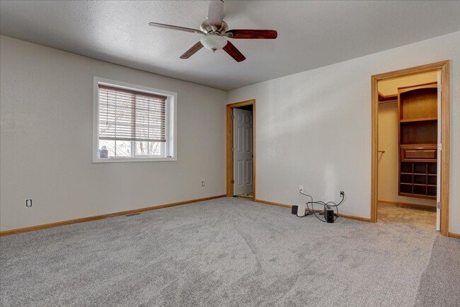 Building Photo - Updated 3bed/2bath on private culdesac in Thornton!!