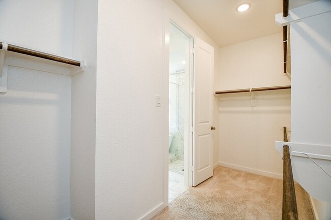 Building Photo - 943 Malibu Shr Ln