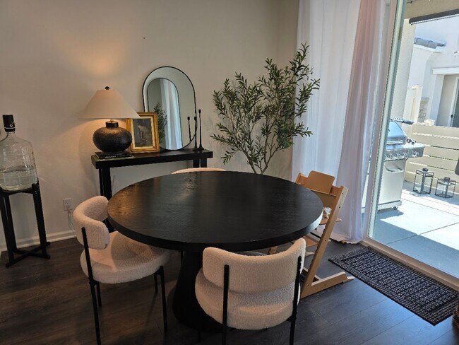 Building Photo - Gorgeous new townhome in West Murrieta wit...