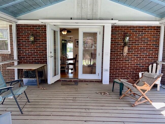 Building Photo - 727 Banks Terrace SE