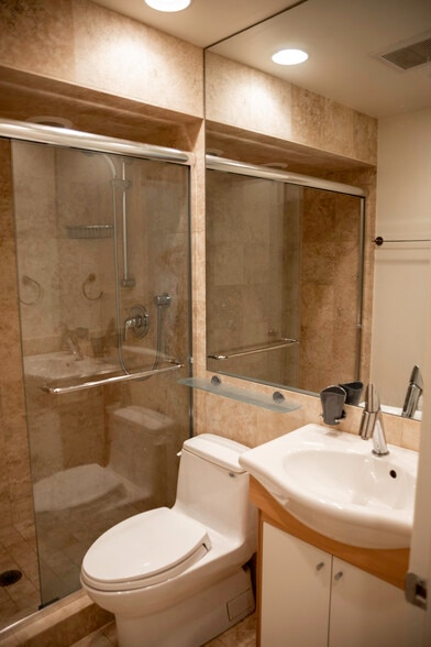 Building Photo - 1810 N Fremont St