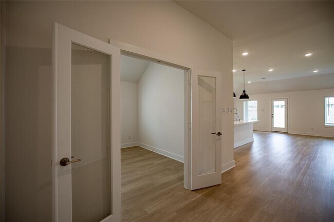 Building Photo - 8622 Sun Coral Dr