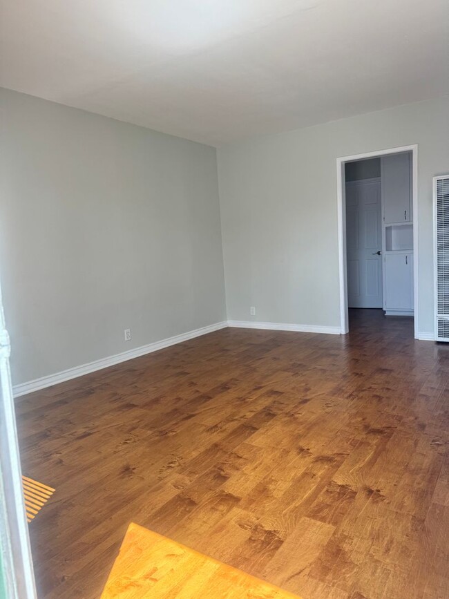 Building Photo - 1 BDRM, 1 BA WITH PARKING (PICTURES COMING...