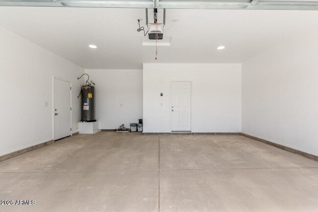 Building Photo - 8335 W Pineveta Dr