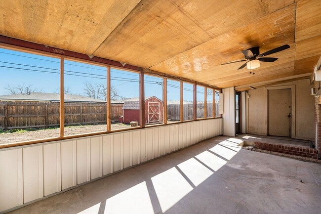 Building Photo - 4728 Estes St