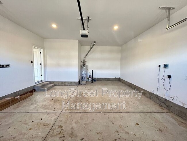 Building Photo - 7237 SE Berg Dr