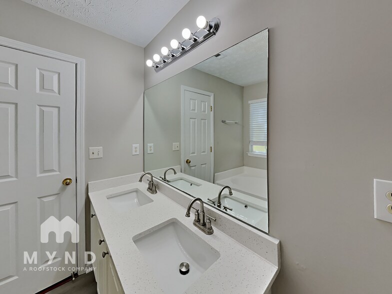 Building Photo - 301 Lacebark Ln