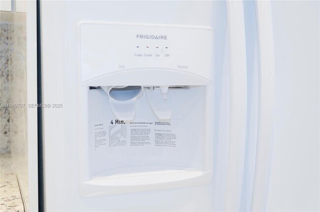 Building Photo - 100 Bayview Dr