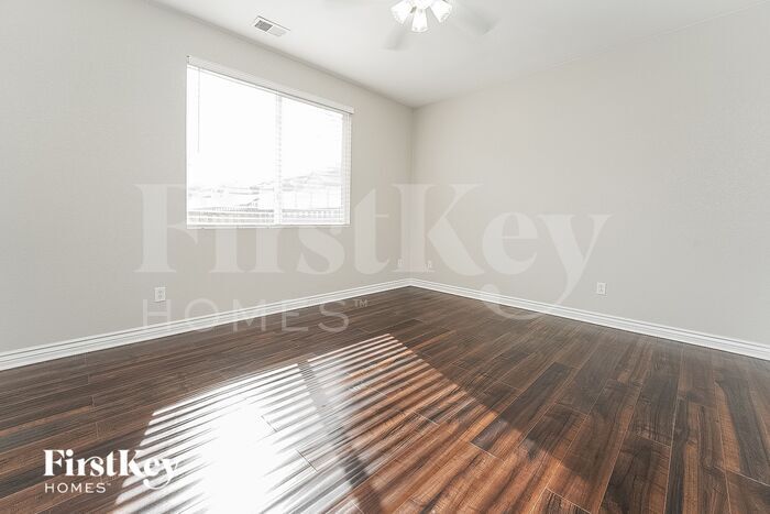 Building Photo - 5173 Pelican St