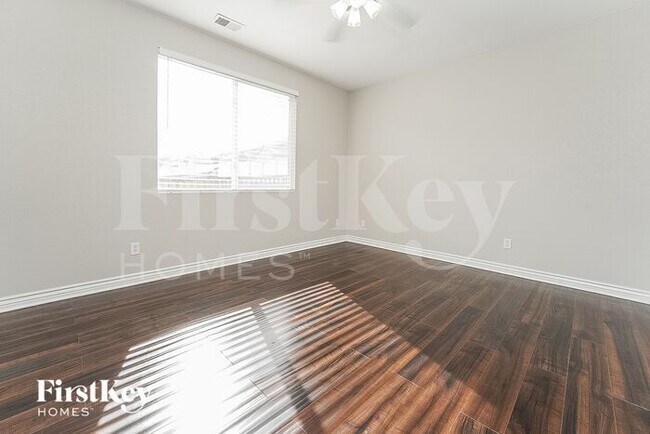 Building Photo - 5173 Pelican St